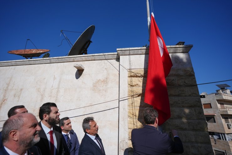 Türkiye'nin Halep Başkonsolosluğu, Türk bayrağının göndere çekilmesiyle yeniden faaliyete geçti