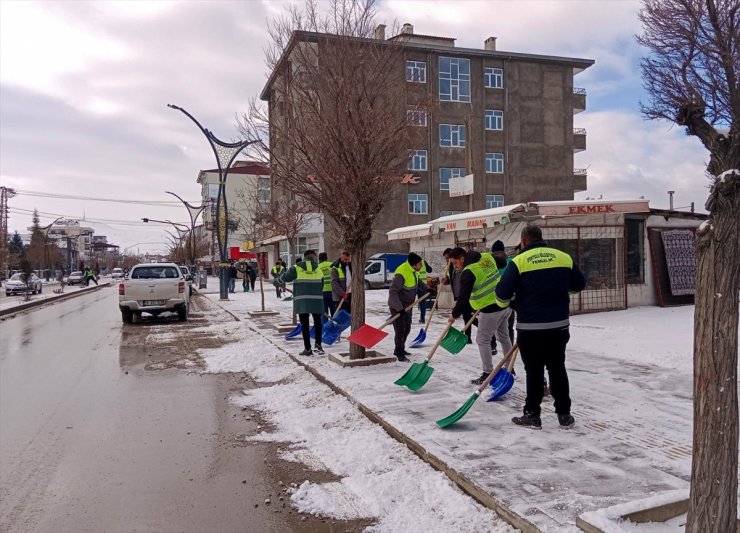 Van, Bitlis ve Muş'ta 293 yerleşim birimine ulaşım sağlanamıyor