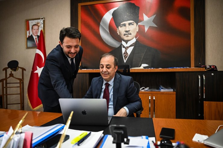 Adana Emniyet Müdürü Arıkan, AA'nın "Yılın Kareleri" oylamasına katıldı