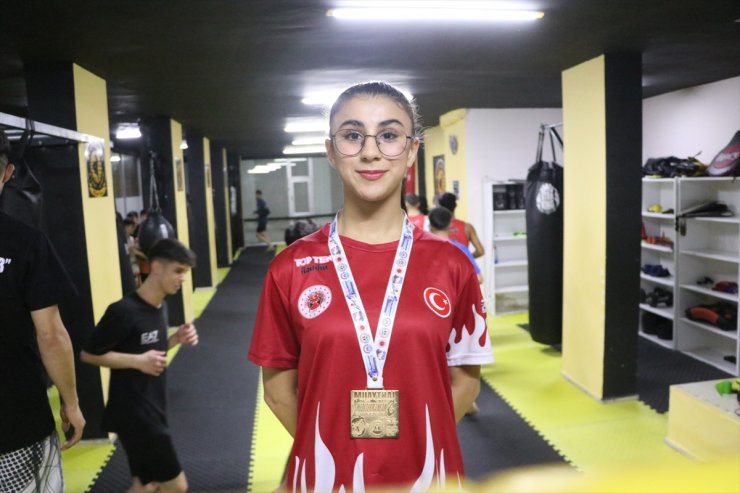 Astım hastalığını hafifletmek için başladığı muaythaide 15 madalya kazandı