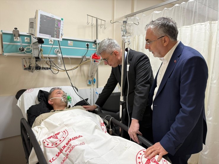 Bakanlar Memişoğlu ve Işıkhan, Kartalkaya'daki otel yangınında yaralananları hastanede ziyaret etti