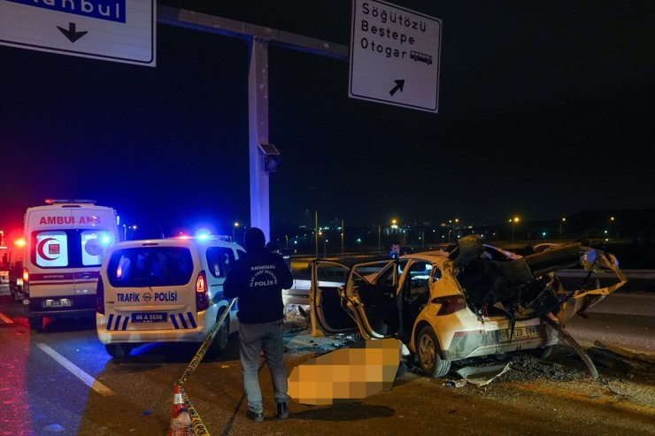 Başkentte bariyerlere çarpan otomobildeki 1 kişi öldü