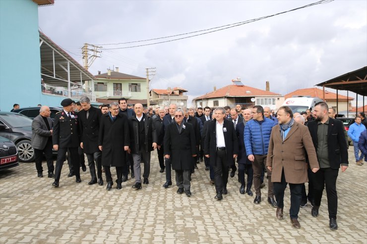 Denizli'de traktörün devrilmesi sonucu ölen sürücünün cenazesi defnedildi