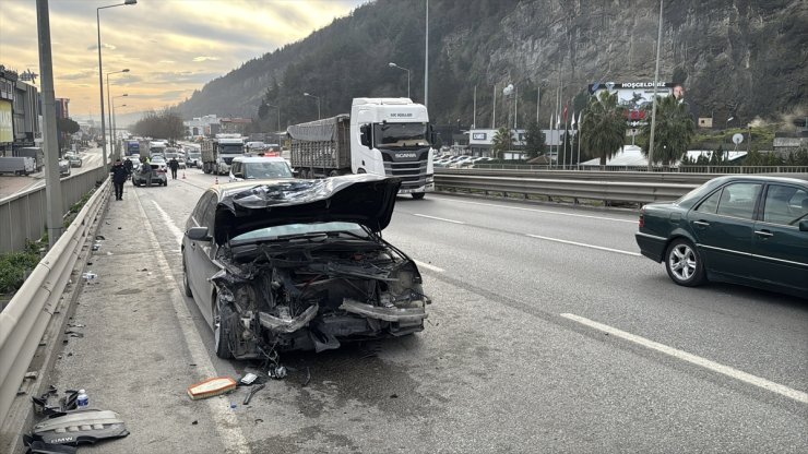 Samsun'da zincirleme trafik kazasında 3 kişi yaralandı