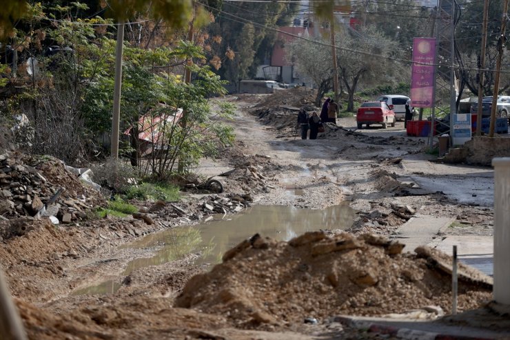 İsrail güçleri, Cenin Mülteci Kampı'nda Filistinlilere ait 5 evi ateşe verdi