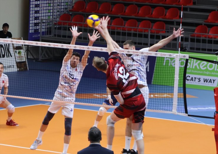 Voleybol: SMS Grup Efeler Ligi