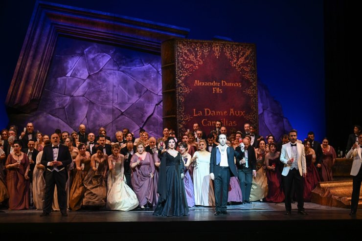 Opera tarihinin en kalabalık eserlerinden "La Traviata", farklı bir yorumla seyirci karşısına çıkıyor