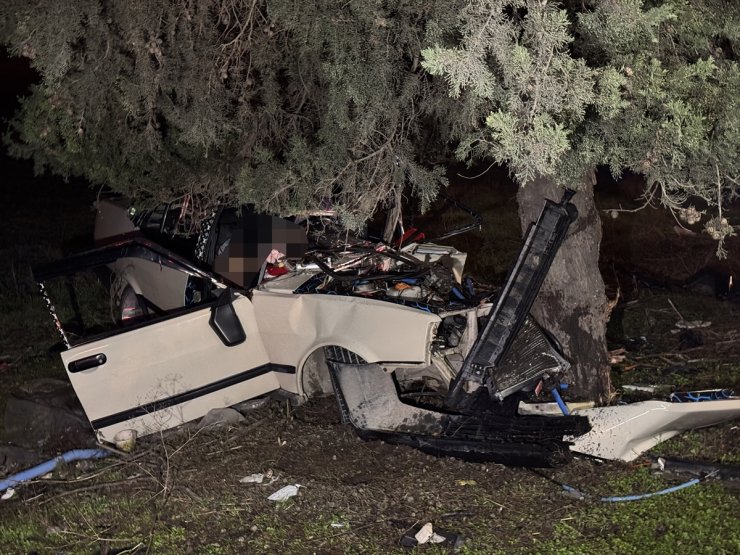 Balıkesir'de şarampole devrilen otomobilin sürücüsü öldü