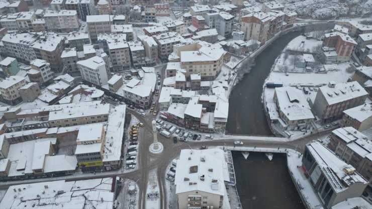 Bayburt'ta kar yağışı etkili oluyor