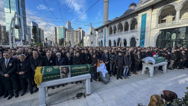 Bolu’daki yangında yaşamını yitiren Boduroğlu ailesinin üç ferdi İstanbul'da toprağa verildi