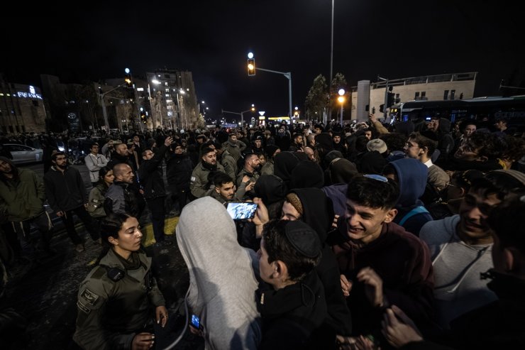 Filistin topraklarını gasbeden İsrailliler, Batı Kudüs'te protesto gösterisi düzenledi