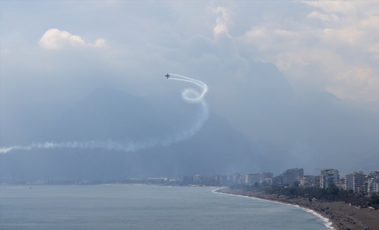 SOLOTÜRK, Antalya'da eğitim uçuşu yaptı