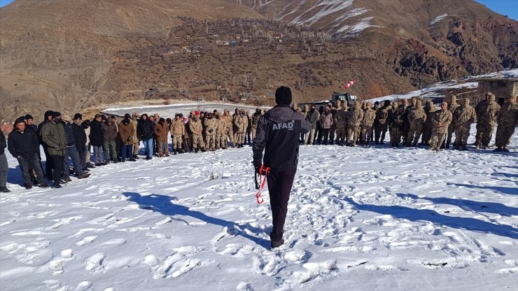 Van'da güvenlik korucularına çığda arama kurtarma eğitimi verildi