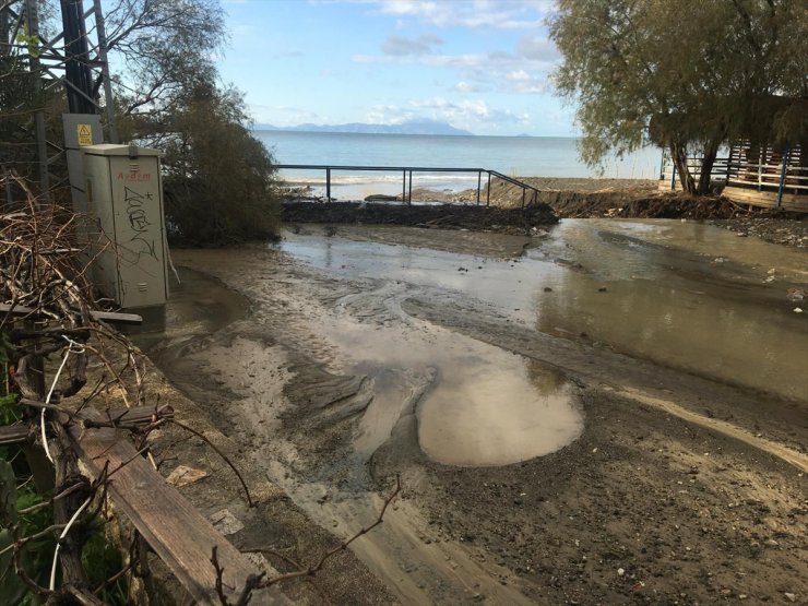 Datça'da sağanak günlük yaşamı olumsuz etkiledi