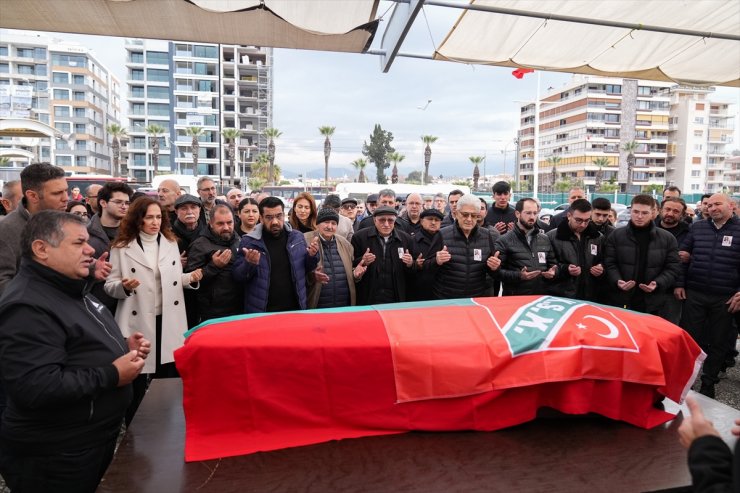 Trafik kazasında ölen eskrim sporcusu Derin Rüyam'ın cenazesi İzmir'de defnedildi