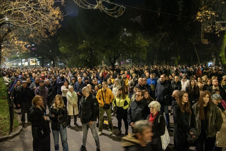 Karadağ'da öğrenciler, 13 kişinin öldürüldüğü silahlı saldırıya tepki için toplandı