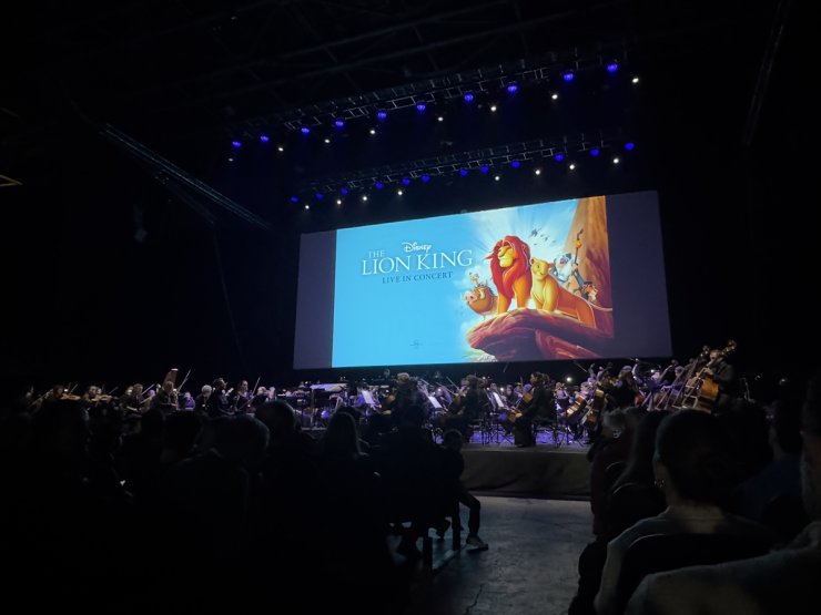 "The Lion King" filmi orkestra eşliğinde sanatseverlerle buluştu