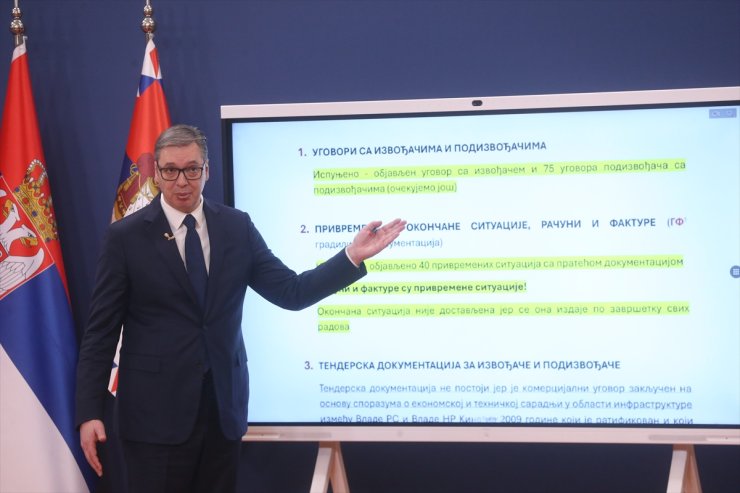 Sırp lider Vucic'ten hükümete karşı gösteri düzenleyen öğrencilere diyalog çağrısı