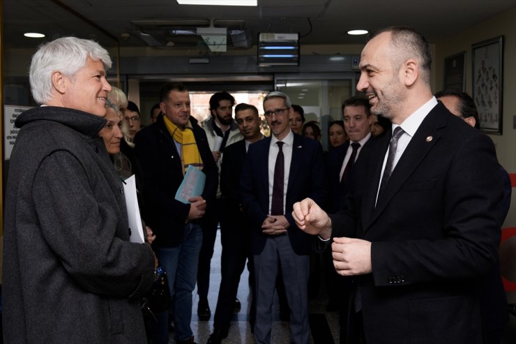 İsviçre'nin Ankara Büyükelçisi Scheurer, Türk Kızılaya kan bağışı yaptı