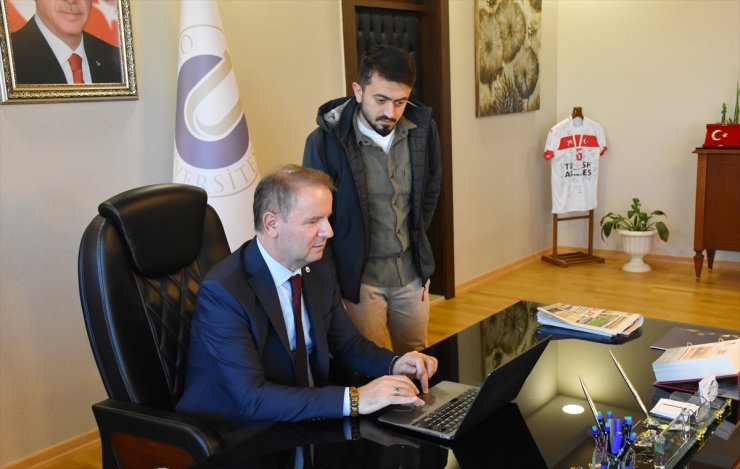Ordu Üniversitesi Rektörü Prof. Dr. Baş, AA'nın "Yılın Kareleri" oylamasına katıldı