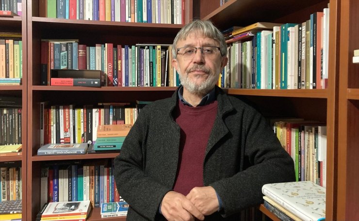 DOSYA - "Yedi İklim Dört Köşede Türkçenin Serüveni" - Yazar Ahmet Demirhan, Necip Fazıl Kısakürek'in şiirlerinin, "metafizik şiir" kategorisinde değerlendirildiğini söyledi