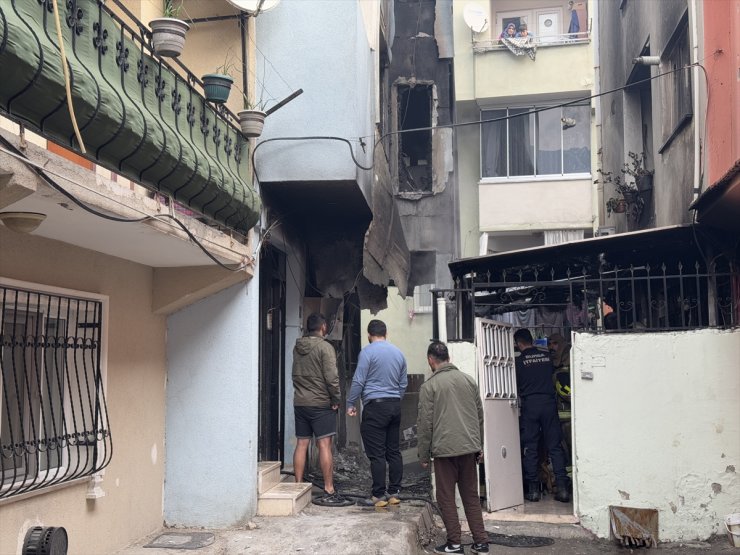 Bursa'da 4 katlı binada çıkan yangında hasar oluştu