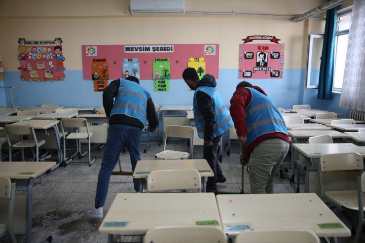 Siirt'te okullar yükümlülerin çalışmalarıyla yarıyıl tatilinde temizlendi