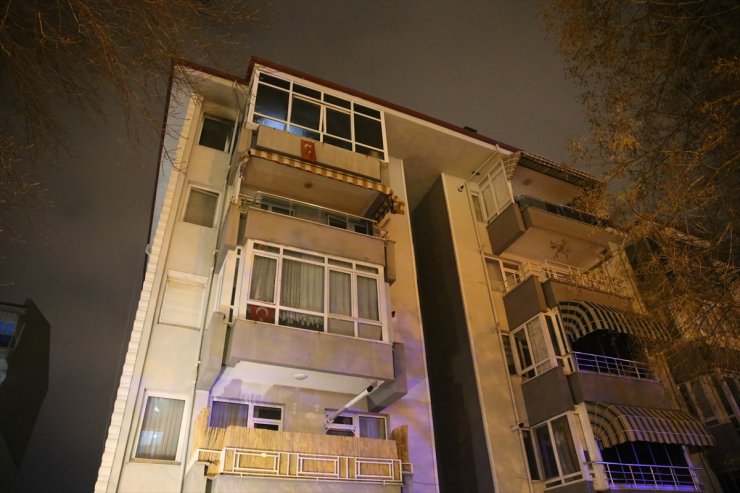 Edirne'de apartman dairesinin balkonunda çıkan yangın söndürüldü