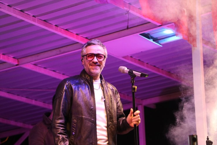 Şarkıcı Resul Dindar Tekirdağ'da konser verdi