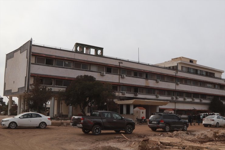 İsrail ordusu, Kuneytra vilayetinde işgal ettiği beldeden çekilirken geride enkaz bıraktı