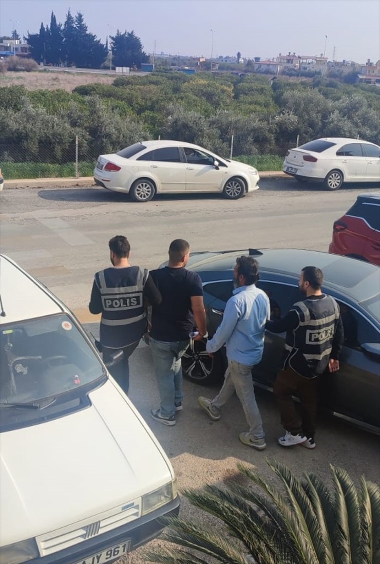 Mersin'de okul bahçesinde öğretmeni darbeden veli ve ağabeyi tutuklandı