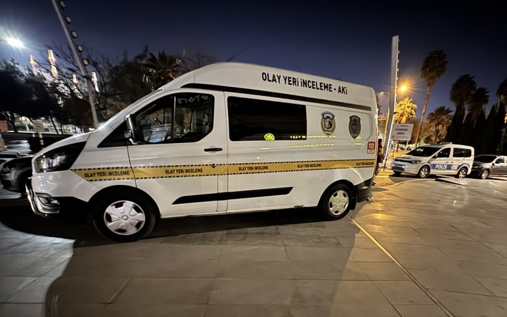 GÜNCELLEME 2 - Alışveriş merkezinin havalandırma boşluğunda 3 gün saklanan hırsızlık şüphelisi tutuklandı