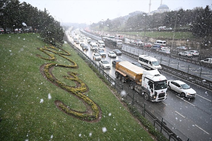 İstanbul'da kar etkisini sürdürüyor