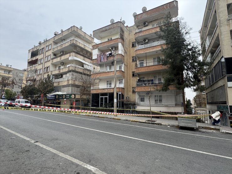Şanlıurfa'da 5 katlı bina tedbiren boşaltıldı