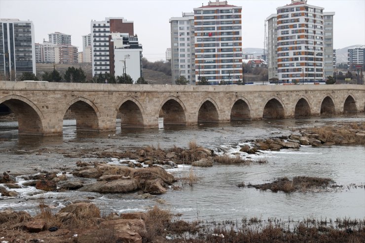 Türkiye'nin en uzun nehri Kızılırmak'ta debi geçen yıla göre düştü