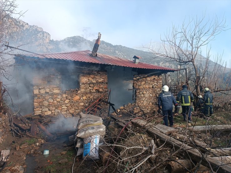 Antalya'da müstakil evde çıkan yangın söndürüldü