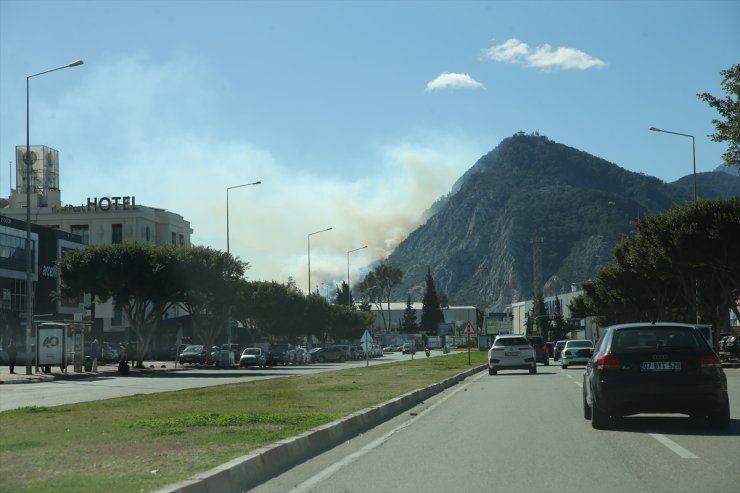 GÜNCELLEME 1- Antalya'da ormanlık alanda çıkan yangın kontrol altına alındı