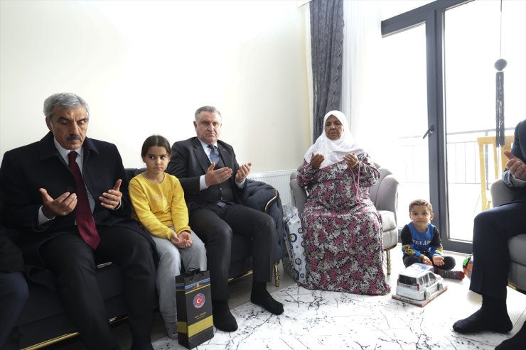 Bakan Bak, 6 Şubat depremlerinin yıl dönümünde Kilis'te gençlerle buluştu: