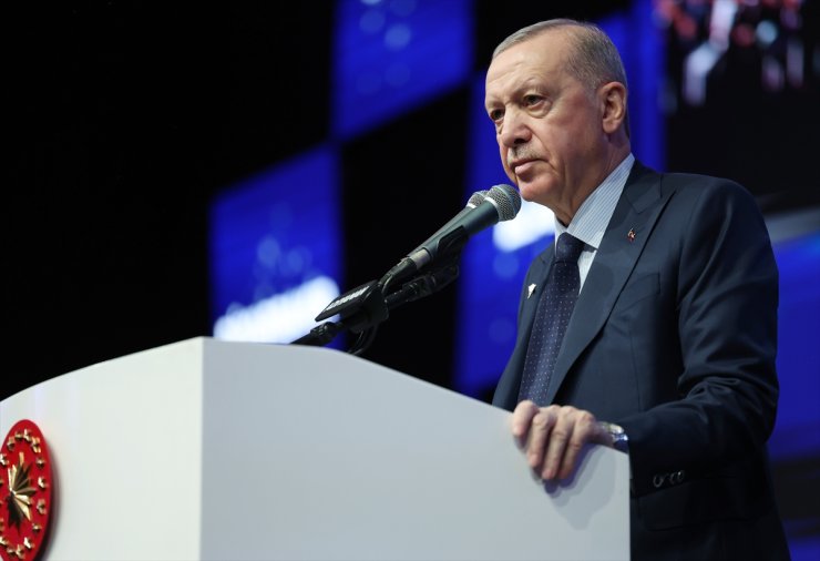 Cumhurbaşkanı Erdoğan'dan "asrın birlikteliğine" katkı sağlayan kurum, kuruluş ve özel sektör temsilcilerine plaket