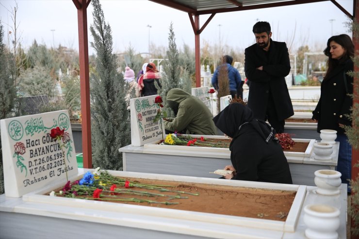 Diyarbakır'da 6 Şubat depremlerinde yakınlarını kaybedenler mezarlık ziyaretinde bulundu