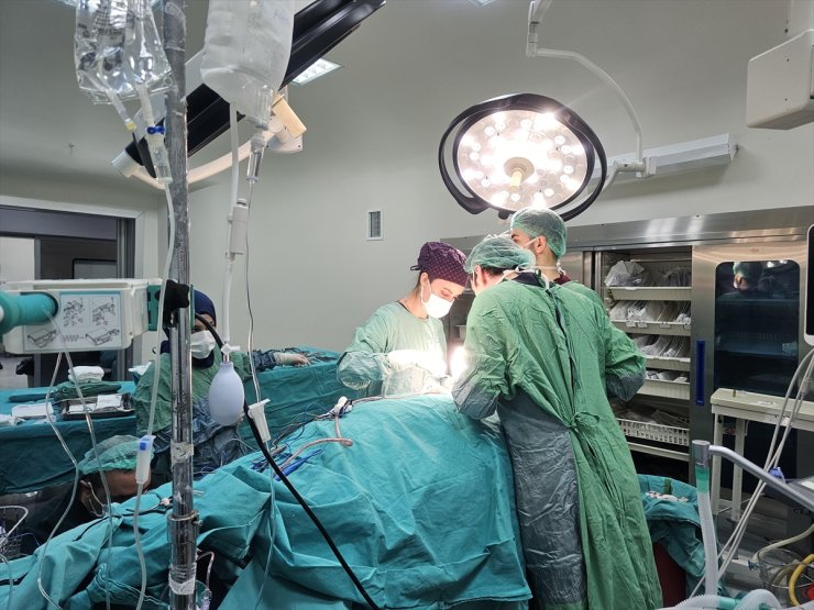 Doktorun dikkatiyle dudak kanseri olduğunu öğrenen hasta ameliyatla sağlığına kavuştu