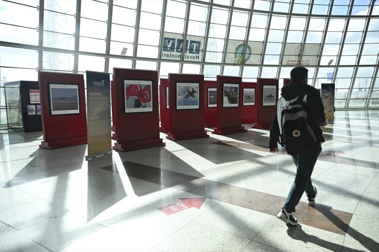 TUSAŞ'ın yerli ve milli ürünlerinin fotoğrafları Esenboğa Havalimanı'nda sergileniyor
