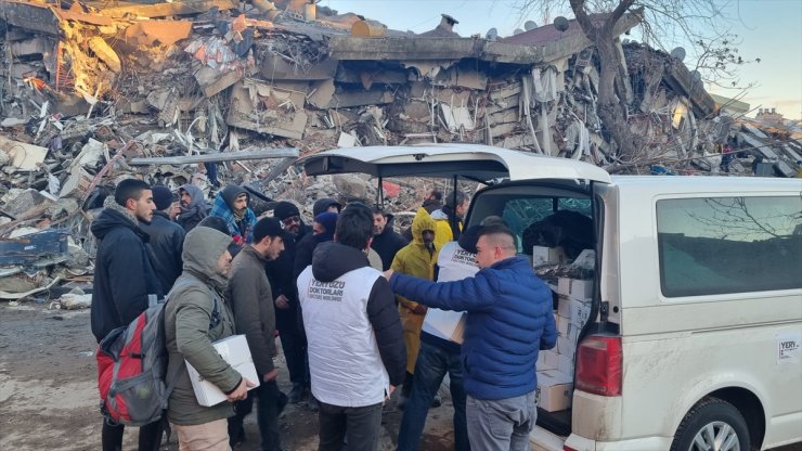 Yeryüzü Doktorlarından Hatay'daki konteyner kentlerdeki depremzedelere gıda desteği
