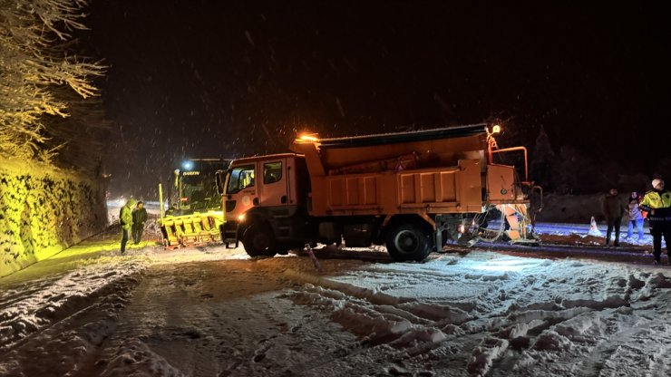 Zonguldak'ta kar yağışı ulaşımı olumsuz etkiliyor