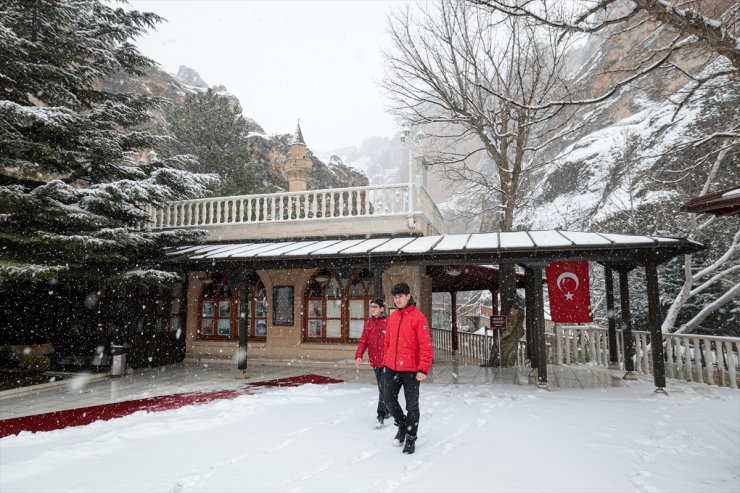Malatya'da kar yağışı etkili oluyor