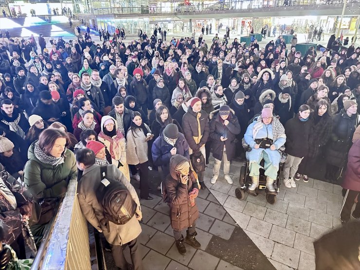 İsveç'in Örebro kentindeki silahlı saldırı, başkent Stockholm'de protesto edildi