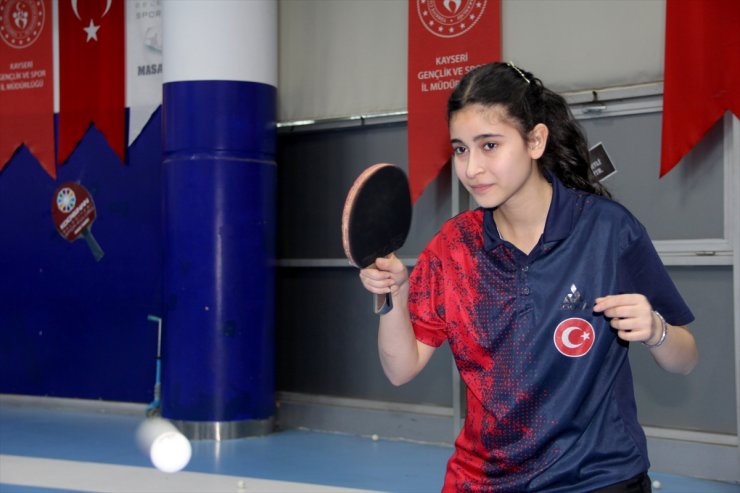 Masa tenisine 6'sında başladı 13'ünde dünyada başarı hedefliyor