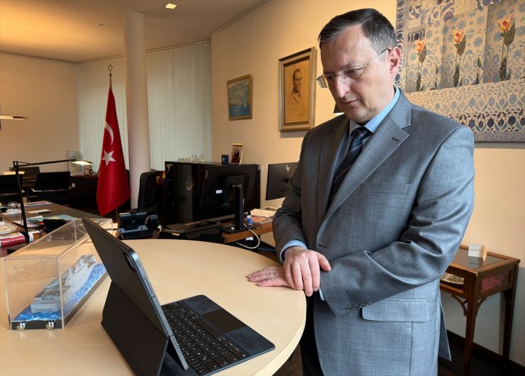 Türkiye'nin Berlin Büyükelçisi Gökhan Turan, AA'nın "Yılın Kareleri" oylamasına katıldı