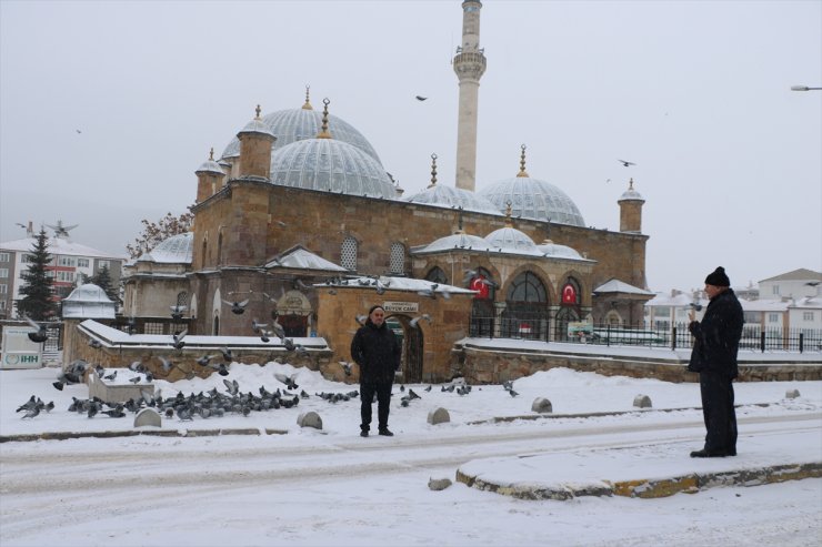 Yozgat'ta etkili olan kar hayatı olumsuz etkiledi