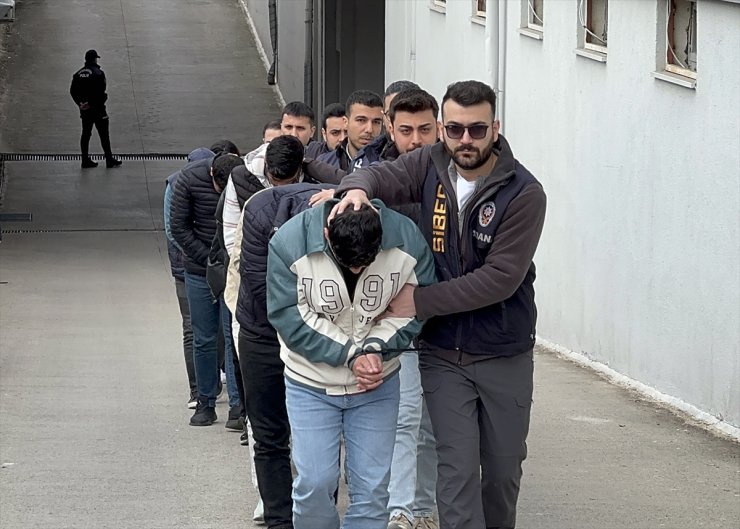 Adana'da yasa dışı bahis gelirlerini akladıkları iddiasıyla yakalanan 7 zanlı tutuklandı